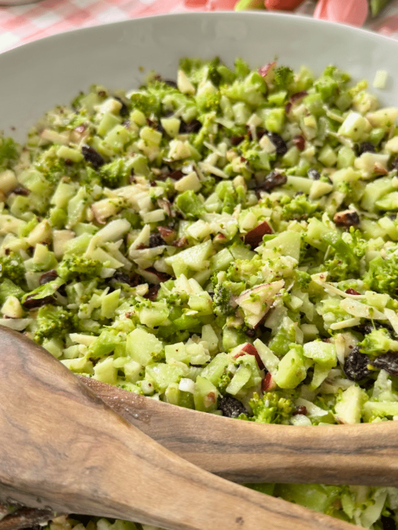 Salade crémeuse aux pieds de brocolis